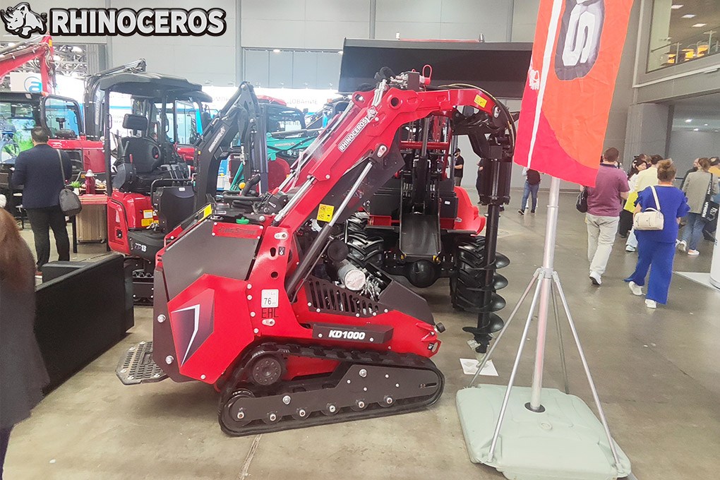 KS1000 Skid Steer working in a compact site